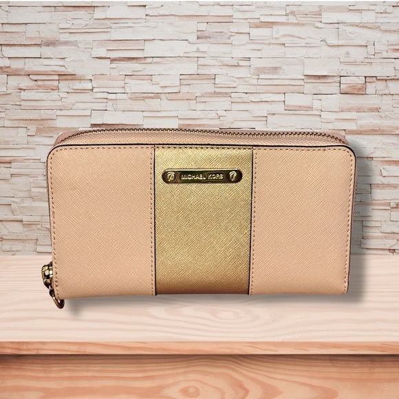 Michael Kors MET Center Stripe Pink/Gold Travel Wallet - Picture 1 of 2